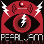 Capa do álbum Lightning Bolt do Pearl Jam, com um olho vermelho e raios.