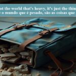 Mochila aberta no chão simboliza que não é o mundo que é pesado, e sim as coisas que você guarda.