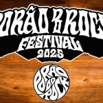 Logotipo do Porão do Rock Festival 2025 em estilo psicodélico sobre fundo de madeira