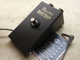 Pedal de distorção Maestro Fuzz-Tone FZ-1 com design vintage, corpo metálico e dois botões de controle