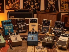 Os primeiros e mais influentes pedais de guitarra, incluindo modelos de fuzz, distorção e outros efeitos, dispostos sobre uma superfície de madeira vintage com um fundo retrô.